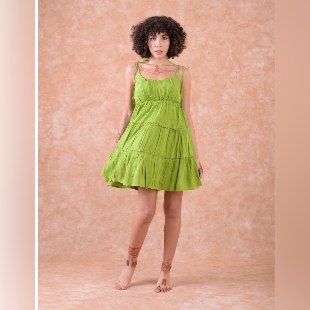 RHEA MONICA TIERED DRESS IN APPLE GREEN
NWT SMALL